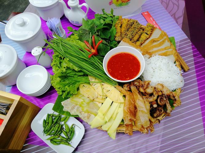 Nem nướng Nha Trang - món ngon bá cháy thành phố biển, không thử sao đã gọi là tới Nha Trang