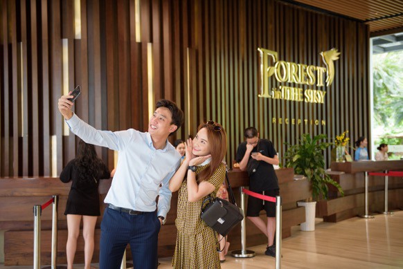 Cặp đôi đình đám Thư – Vũ rủ nhau "đi trốn" tại resort siêu xanh Flamingo Đại Lải