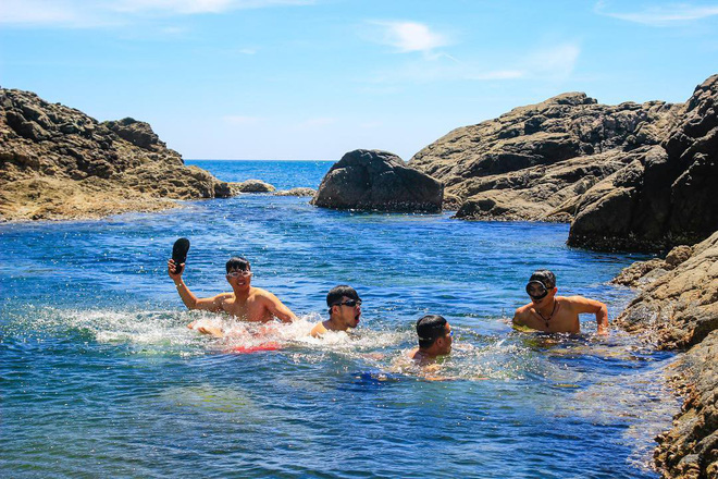 Đà Nẵng xuất hiện hồ bơi giữa biển đẹp y hệt nước ngoài